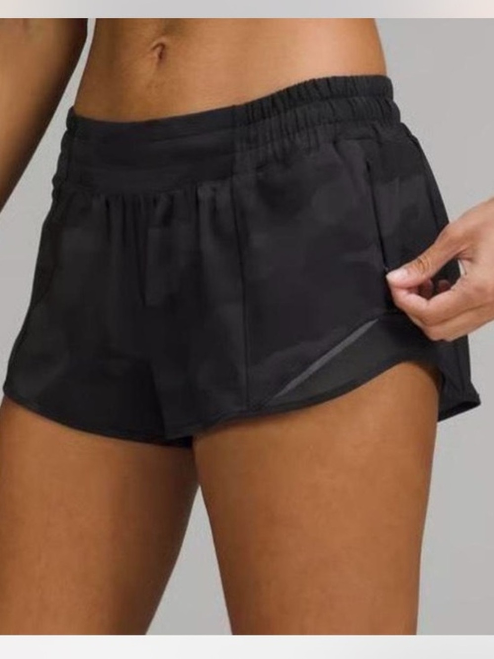 Lululemon Athletica Black Athletic Shorts Lightweight Quick-Dry size 6